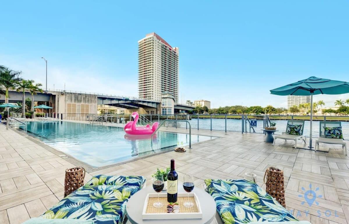 Luxury Amenities, Infinity Pool, Gym, Hot Tub Apartment Hollywood Exterior foto