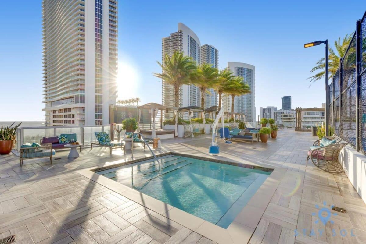 Luxury Amenities, Infinity Pool, Gym, Hot Tub Apartment Hollywood Exterior foto