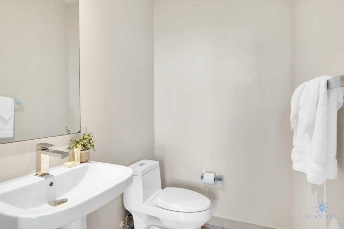 Luxury Amenities, Infinity Pool, Gym, Hot Tub Apartment Hollywood Exterior foto